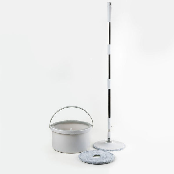 Spin Mop with 
2 Mop Heads