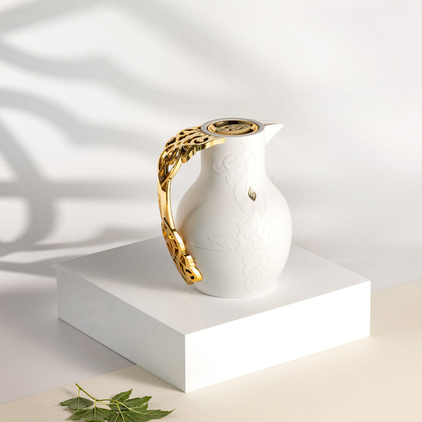 دلة واحدة للشاي او القهوة من نقش -  أبيض و ذهبي